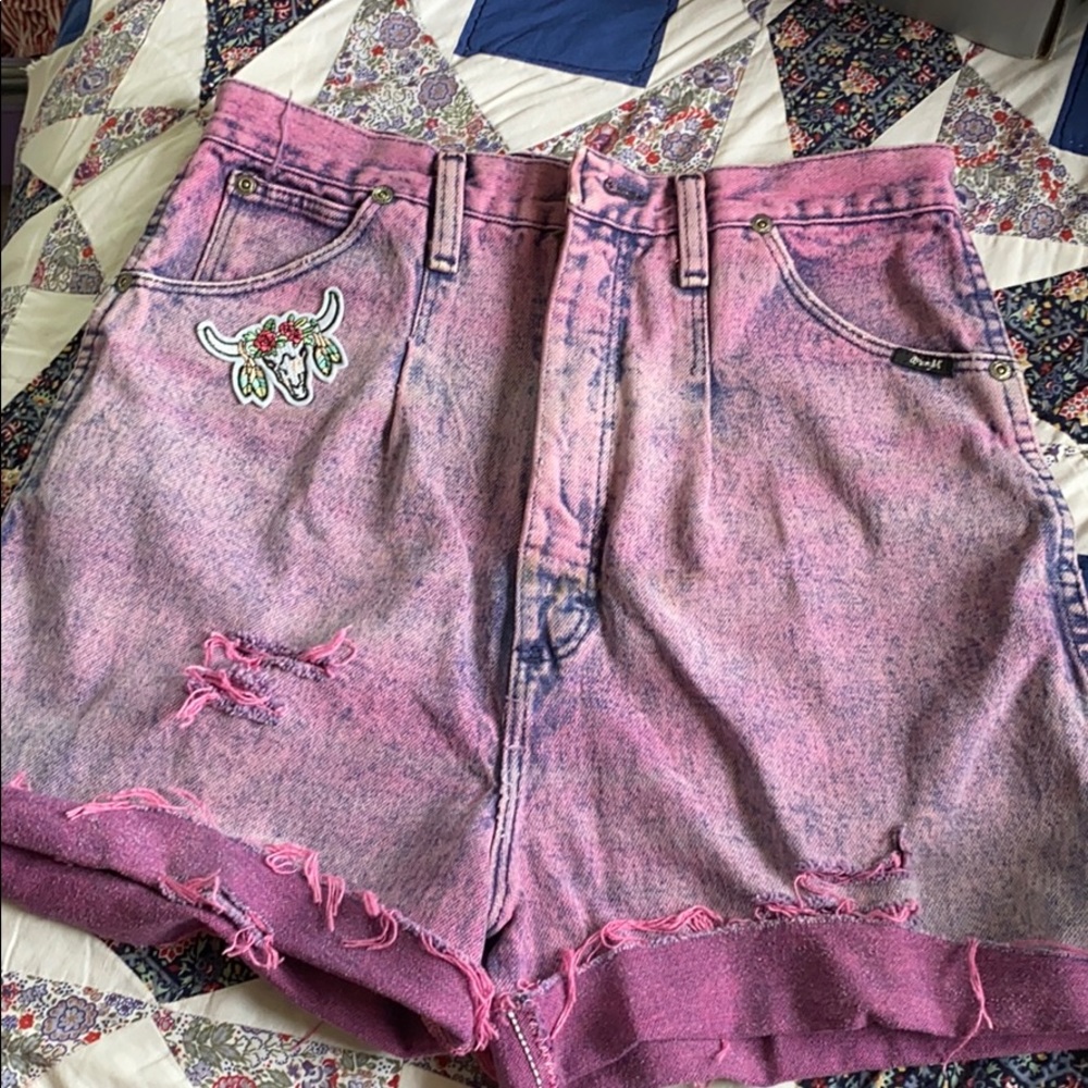 Vintage acid wash wrangler shorts.